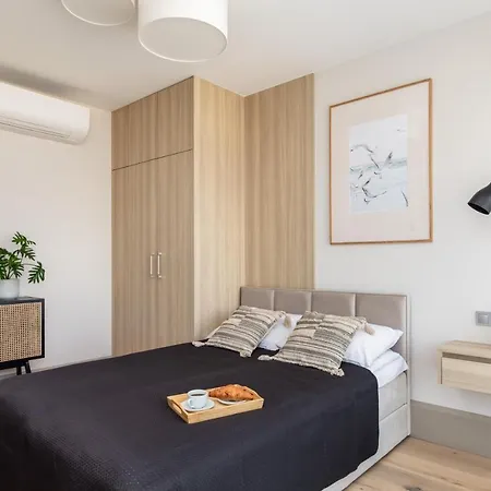 Solaris Close To The By Renters Apartment